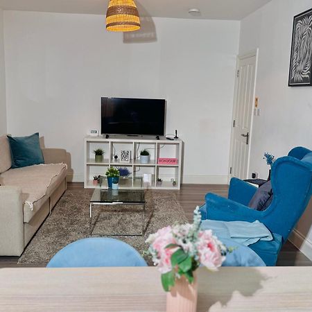 Cosy 1-Bed Flat 30Min To Central London & Parking Esterno foto