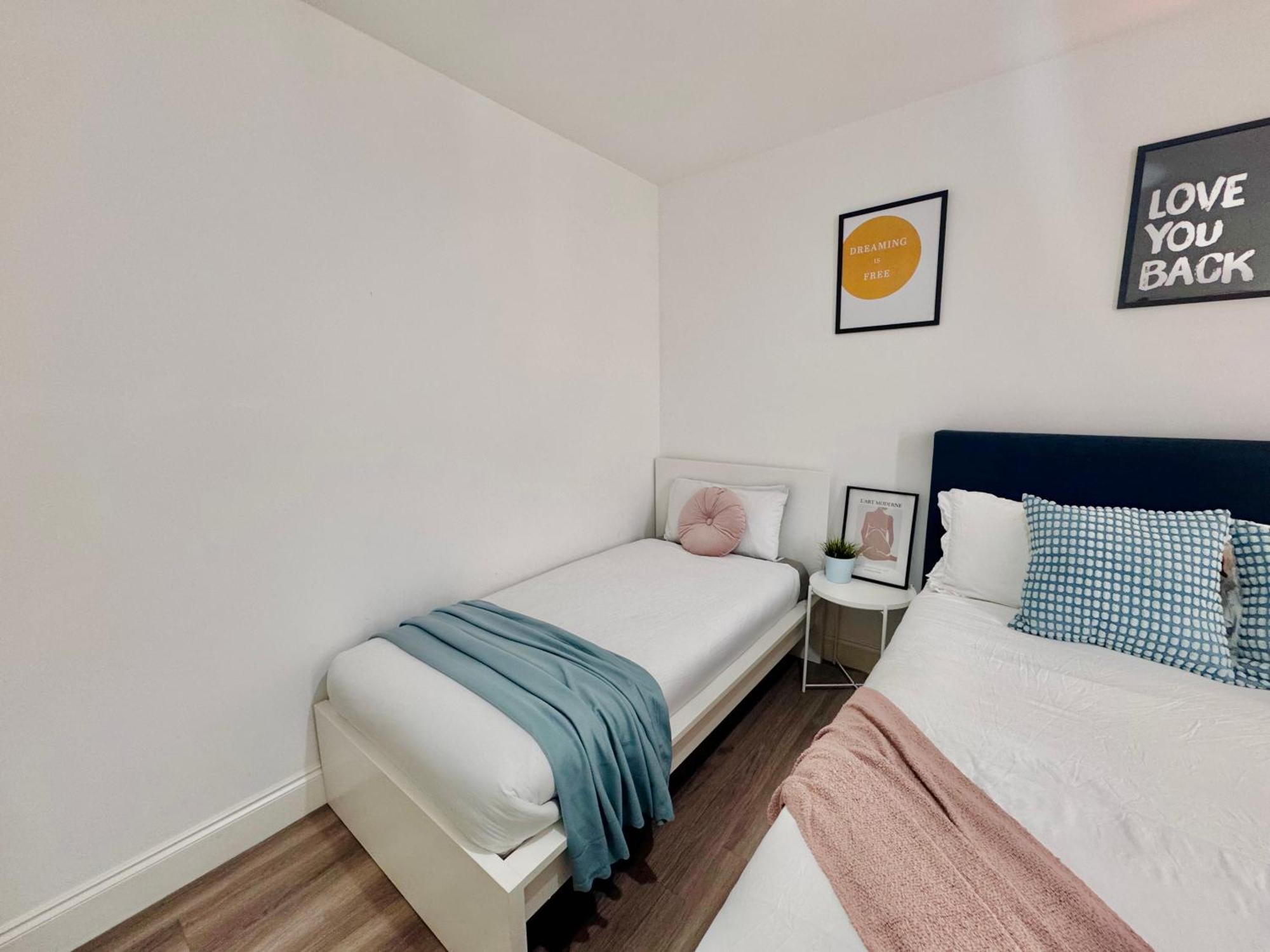 Cosy 1-Bed Flat 30Min To Central London & Parking Esterno foto